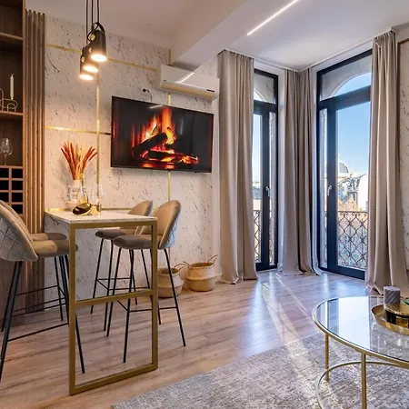 Golden View - Breathtaking Location In Apartament