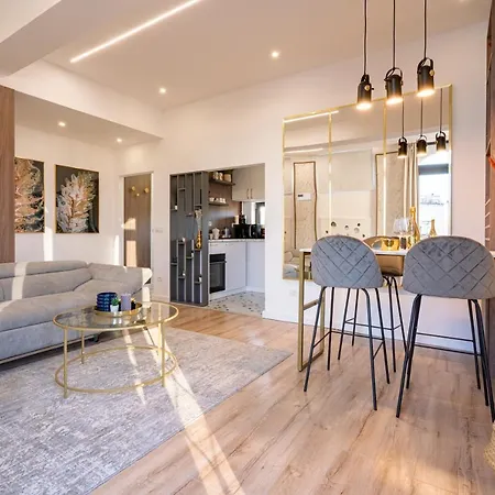 Golden View - Breathtaking Location In Апартаменти Бухарест